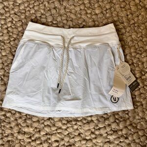 Vuori Seabreeze skirt with built in shorts. NWT